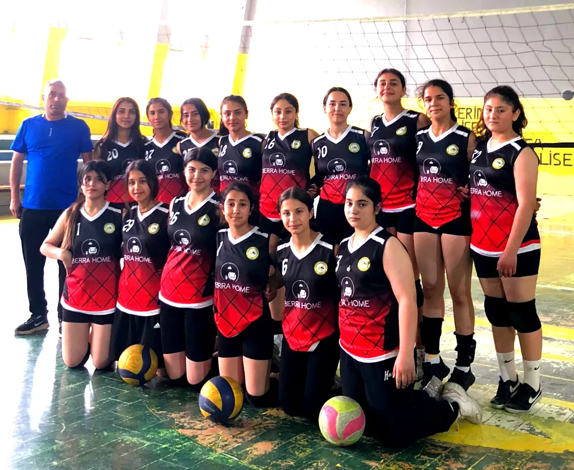 Yıldız Spor takımının forma fotoğrafı