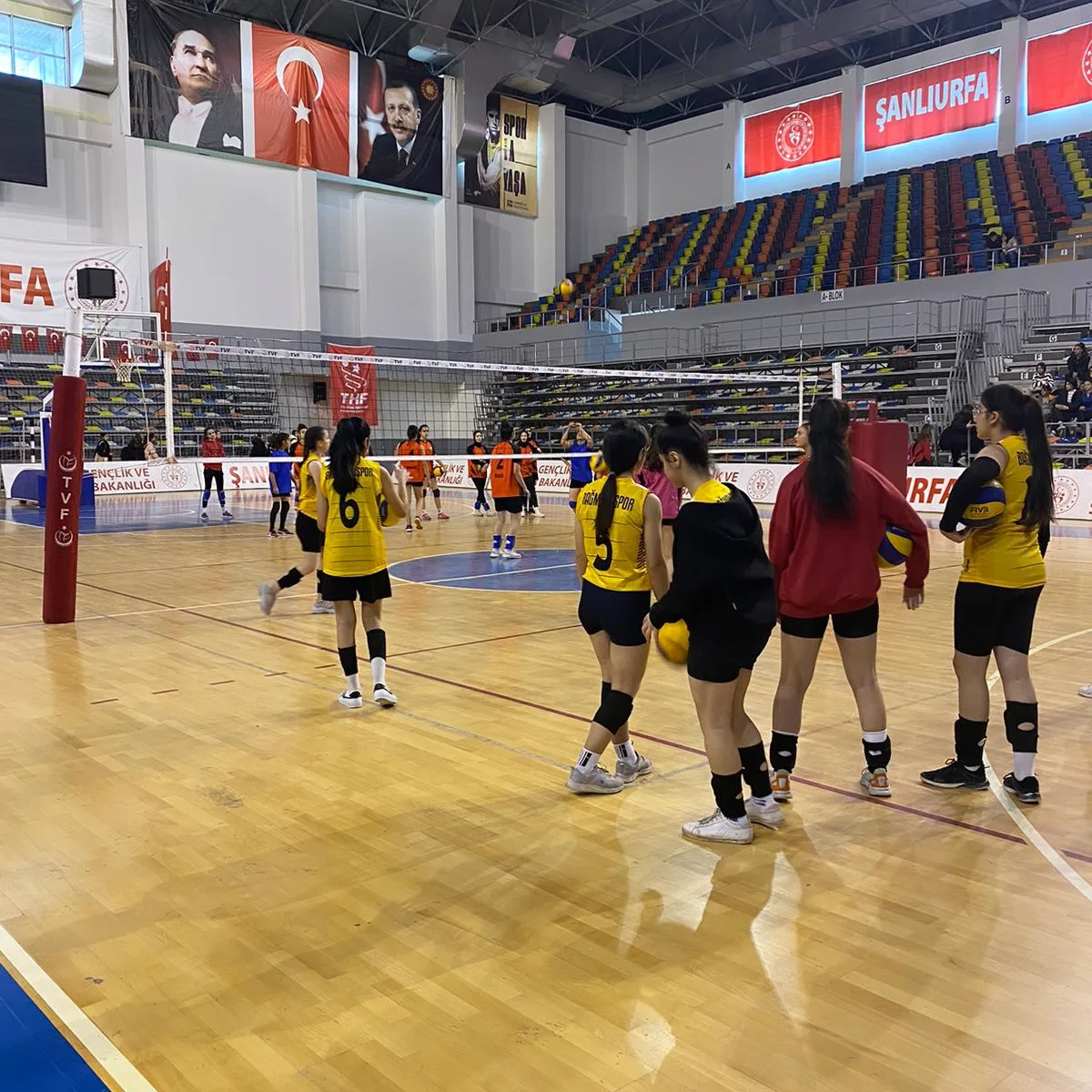 Yıldız Spor oyuncularının saha çalışması