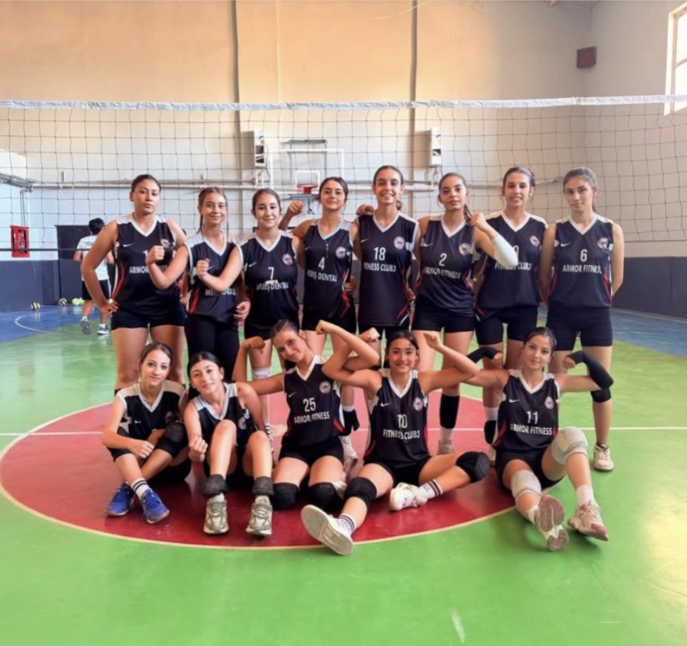 Yıldız Spor kadın voleybol takımı sahada